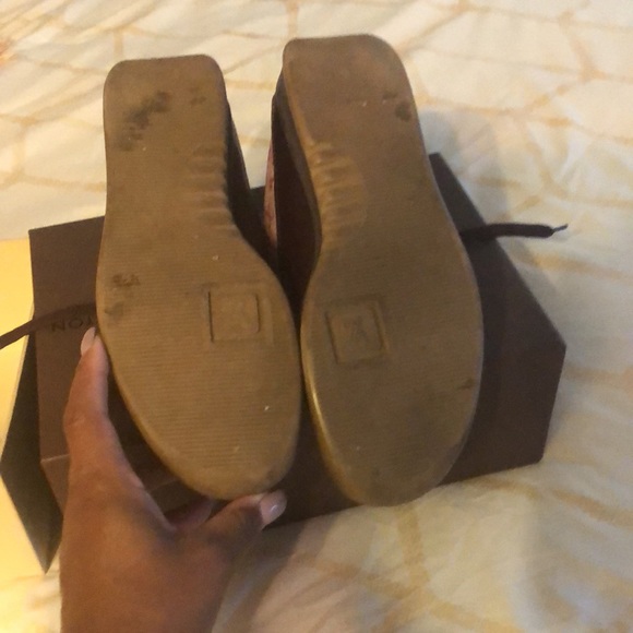 Authentic Louis Vuitton sneakers - Picture 4 of 5